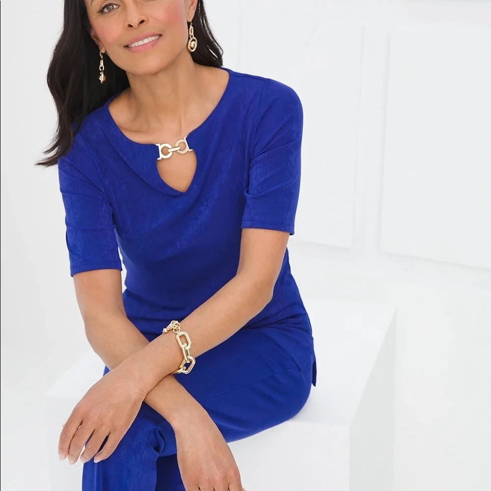 Beautiful cut out shirt - Picture 2 of 4